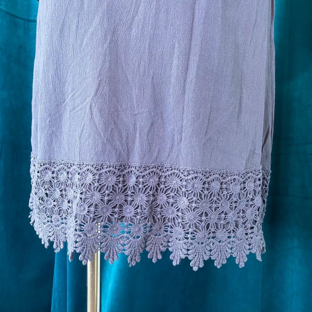 Knox Rose Lace Trim Bell Sleeve Shift Dress With Tassel - Picture 11 of 13